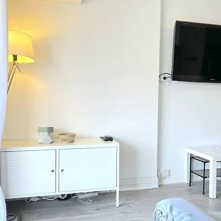 Climatise 2 Pieces + Coin Nuit, Proche Et Commerces, 4 Couchages, - Fr-1-251-829 Apartment *