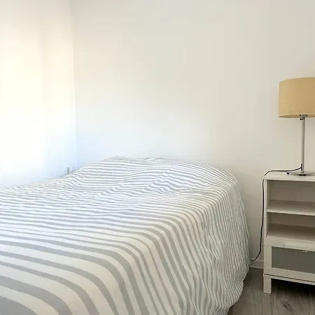 Apartment Climatise 2 Pieces + Coin Nuit, Proche Et Commerces, 4 Couchages, - Fr-1-251-829 Le Lavandou