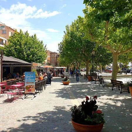 Climatise 2 Pieces + Coin Nuit, Proche Et Commerces, 4 Couchages, - Fr-1-251-829 Apartment